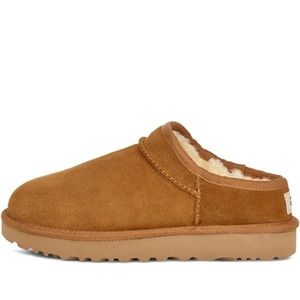 NWOT UGG women’s Classic slipper in chestnut- size 11